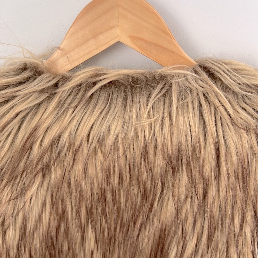Jack by BB Dakota Azza Faux Fur Cropped Vest Size Small - Picture 12 of 12